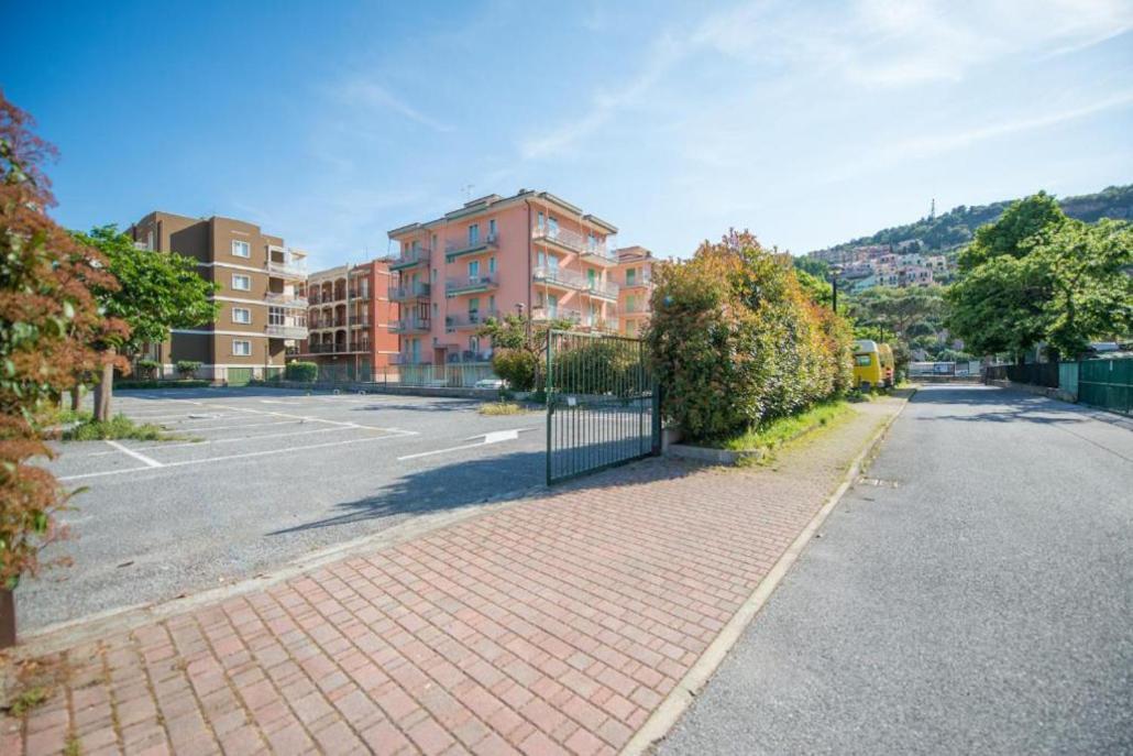 Babyaccomodation Family Bright Pietra Ligure Exterior photo